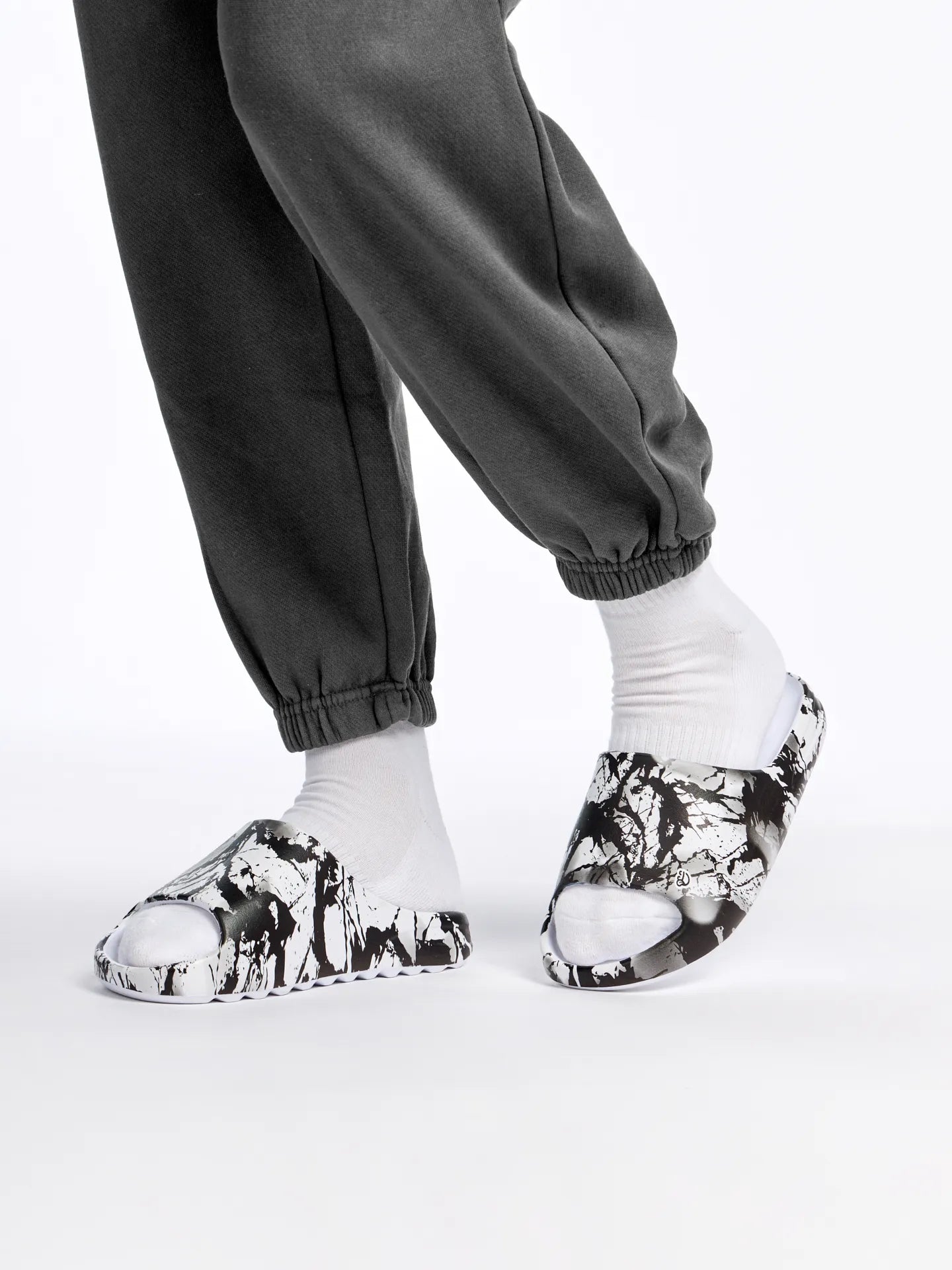 chunky-slides-black-white-stains-17/17da5ece6a46e9fc89ea1d4fdc142adb8e96541f