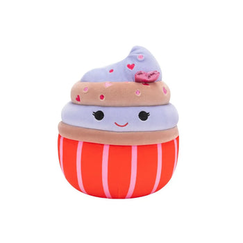 Плюшена играчка Squishmallows – Шоколадовото кексче Тес с много крем и захарни пръчици, 20 см