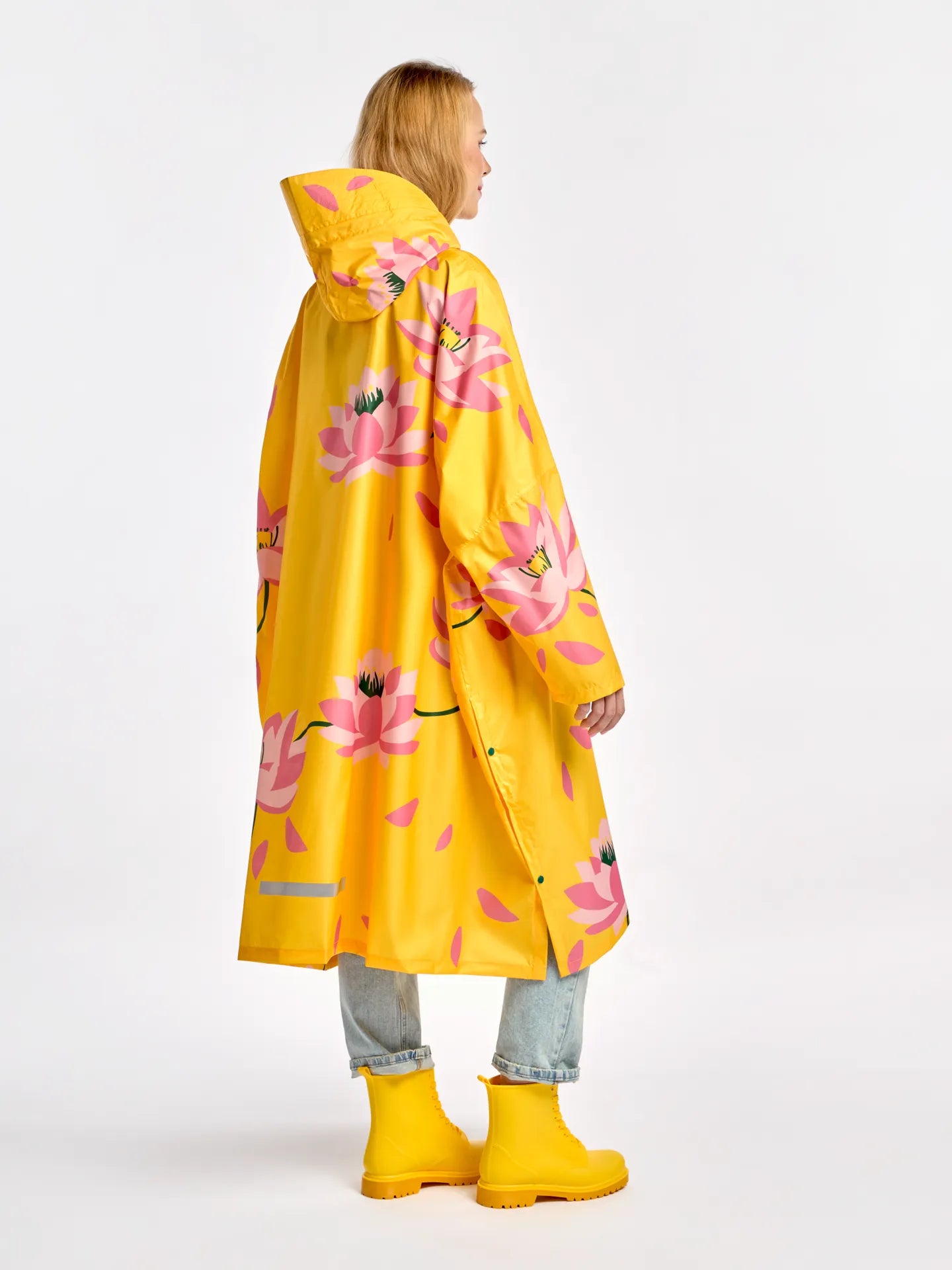 raincoat-spring-waterlillies-32/328503161a1f7166f273f46fdf074037e8767620