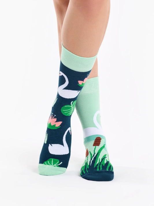 regular-socks-white-swan-38/3812f4aad47711521a9d269f579b844dd28ae81b