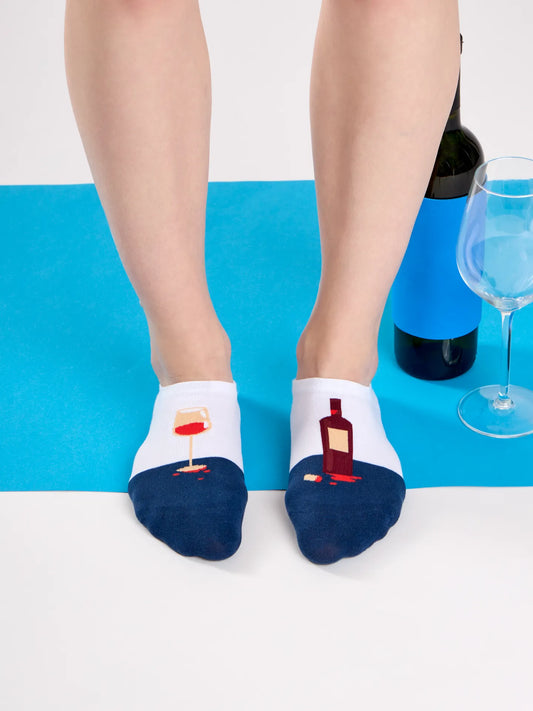 sneaker-socks-bottle-of-wine-3a/3a2aa4402516e50c6e24926b8c3e6e7ad79a7b8e
