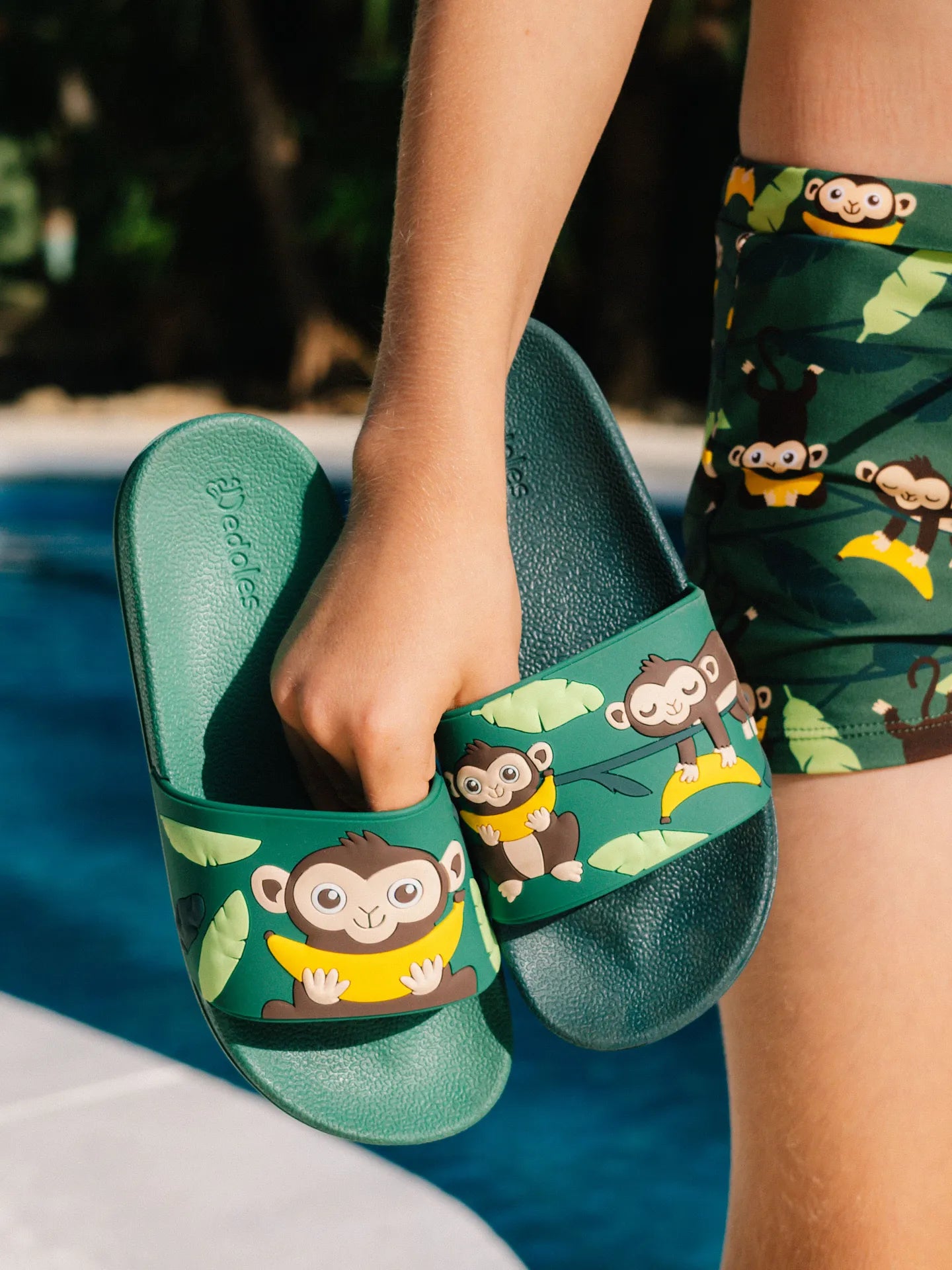 kids-slides-monkey-in-the-jungle-53/5316c7b484b5860c1b1e0d16ea298423012519cd