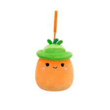 Плюшена играчка-висулка Squishmallows Оранжевото морковче Каролина с шапка, 9 см