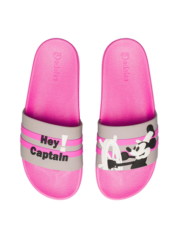 Весели чехли Хей, Капитане!